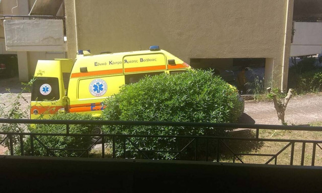 Τραγωδία στο Αγρίνιο - Νεκρή γυναίκα που έπεσε από τον 3ο όροφο πολυκατοικίας