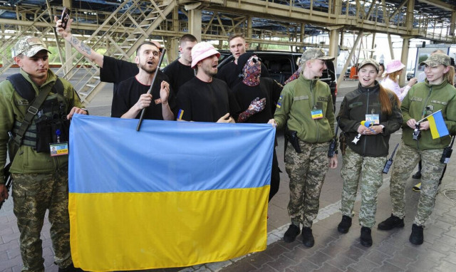 Στην Ουκρανία οι νικητές της Eurovision: Ετοιμάζουν περιοδεία στην Ευρώπη και ξαναφορούν τα χακί