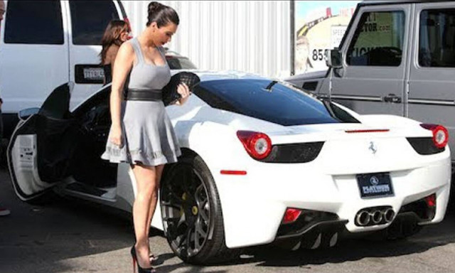 Η Ferrari απαγορεύει στις Kardashian να αγοράσουν αυτοκίνητα της