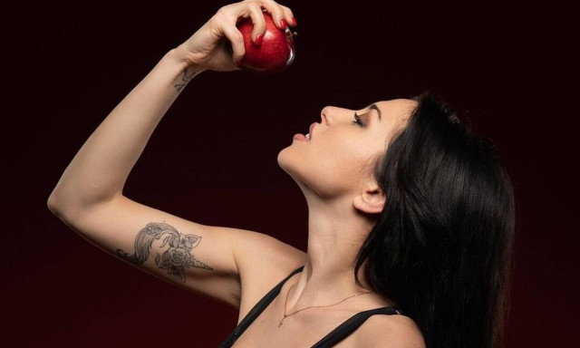 Ειρήνη Στεριανού: «Η παράσταση είναι αυστηρώς ακατάλληλη» - Όσα είπε για τις γυμνές σκηνές (video)