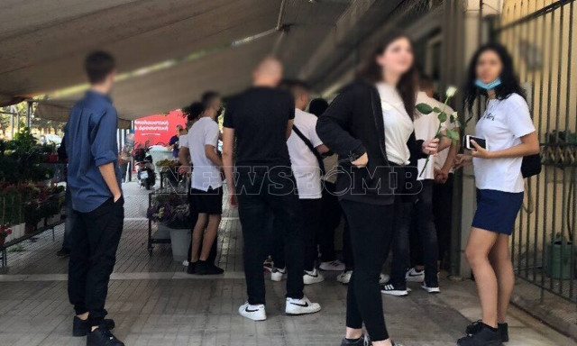 Αυτή την ώρα το τελευταίο «αντίο» στον 14χρονο - «Θα σε αγαπάμε για πάντα», λένε οι συμμαθητές του