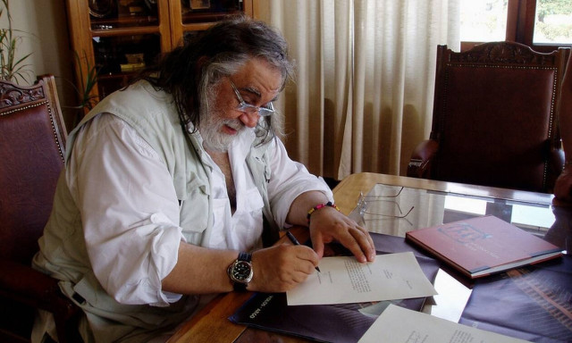 Oscar-winning composer Vangelis Papathanassiou dies in Paris at age 79