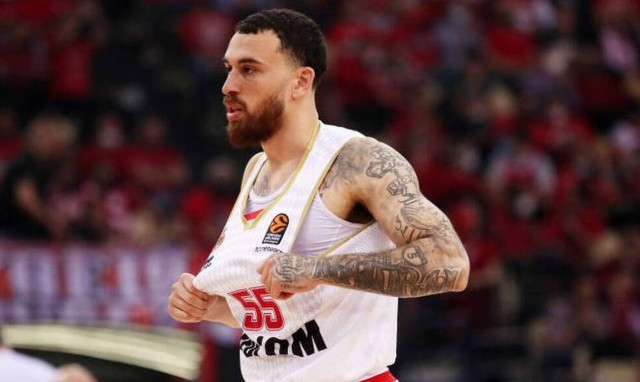 Το καυστικό σχόλιο του Μάικ Τζέιμς για την ήττα του Ολυμπιακού στο Βελιγράδι (photo)