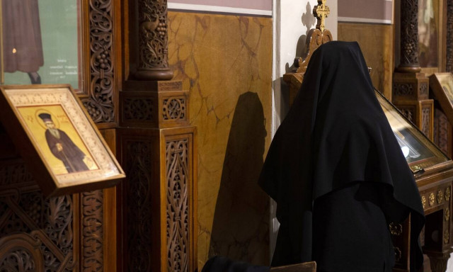 Ρόδος: Εκβίαζε ιερέα πως θα δημοσιεύσει φωτογραφίες του στο διαδίκτυο και του «άρπαξε» 20.000 ευρώ