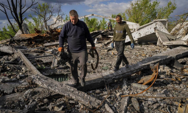 Βομβαρδισμό ενός χωριού απο τους Ουκρανούς καταγγέλλουν οι Ρώσοι