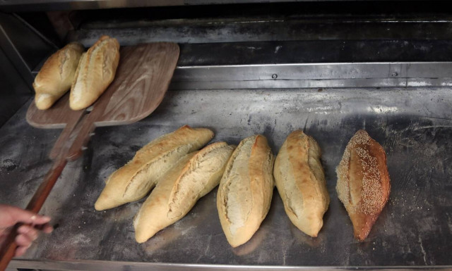 «Φωτιά» στην τιμή του ψωμιού από το «ράλι» στα σιτηρά – Πωλείται ακόμα και 3,5 ευρώ το κιλό