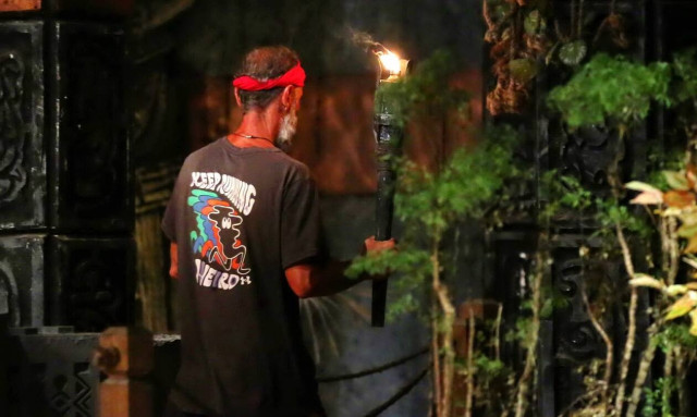 Survivor: Αποχώρησε από το παιχνίδι ο Τάκης - Ανακούφιση για Κόκκινους και Βρισηίδα (video)