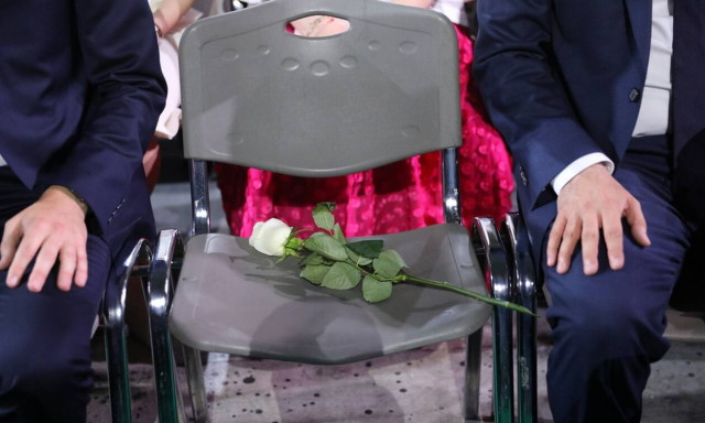 Το λευκό τριάνταφυλλο στην άδεια καρέκλα της Φώφης Γεννηματά