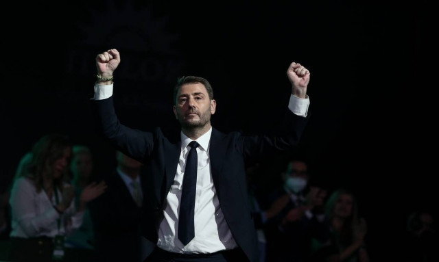 Συνέδριο ΠΑΣΟΚ – Όλοι συσπειρώνονται γύρω από τον Ανδρουλάκη