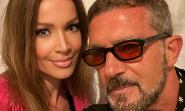 Αντόνιο Μπαντέρας και Nικόλ Κίμπελ γιόρτασαν την επέτειό τους στο κρεβάτι (photo)