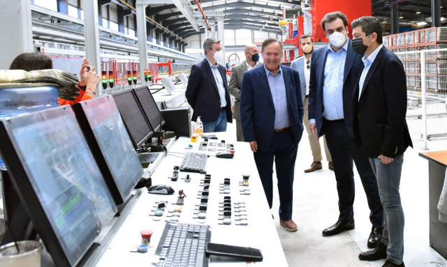 Aluminco: Επίσκεψη του υπουργού Ψηφιακής διακυβέρνησης στις εγκαταστάσεις της στα Οινόφυτα