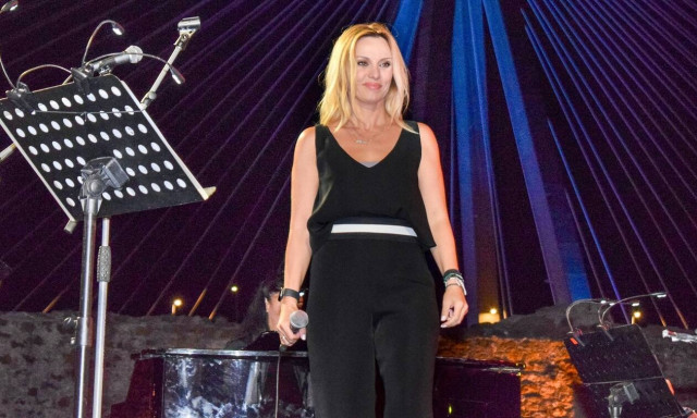 Πέγκυ Ζήνα: Έχασα τον πατέρα μου όταν ήμουν 15 ετών, μοιραία έψαξα στο μέλλον για «μπαμπά»