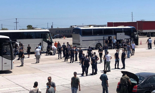 Τελικός Κυπέλλου 2022: Η κάθοδος των οπαδών του ΠΑΟΚ στην Αθήνα - Εξονυχιστικοί έλεγχοι της ΕΛΑΣ