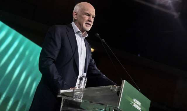 Συνέδριο ΠΑΣΟΚ – Γιώργος Παπανδρέου: «Λεφτά υπάρχουν, αλλά ποιος τα παίρνει»