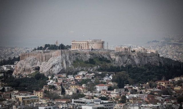 Καιρός: Έως 30 βαθμούς η θερμοκρασία στην ηπειρωτική χώρα – Σε ποιες περιοχές θα βρέξει