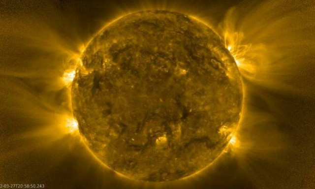 Το Solar Orbiter τράβηξε κοντινές φωτογραφίες του Ήλιου και αποκάλυψε έναν «ηλιακό σκαντζόχοιρο»