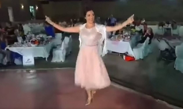 Η Φένια από τα Ανώγεια χορεύει σαν Κρητική νεράιδα και καθηλώνει!