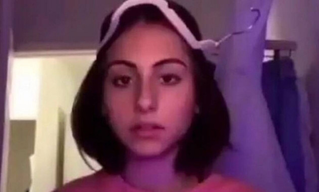 Οι επιστήμονες δεν μπορούν να εξηγήσουν το «αντανακλαστικό της κρεμάστρας» που έχει γίνει viral (vid