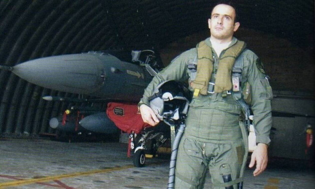 Κώστας Ηλιάκης: Δεκαέξι χρόνια από τη δολοφονία του ήρωα Σμηναγού - Το Newsbomb.gr στην Κάρπαθο