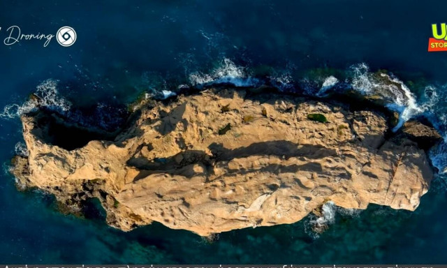 Αυτό σίγουρα δεν το γνωρίζατε: Το νησάκι που έγινε κυριολεκτικά της... Πόπης! (vid)