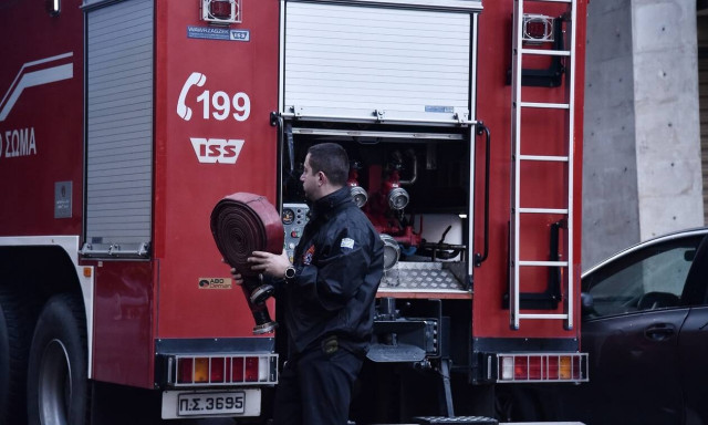 Φωτιά σε αυτοκίνητο στη Συγγρού: Κλειστή η Πετμεζά - Στο «κόκκινο» η κίνηση