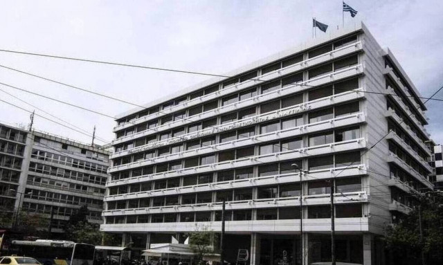 Μειώσεις φόρων για αγρότες και σε συγχωνεύσεις μικρών εταιρειών