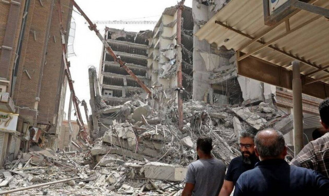 Τραγωδία δίχως τέλος στο Ιράν: 6 νεκροί από κατάρρευση κτηρίου - Δεκάδες οι αγνοούμενοι