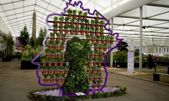 Βασίλισσα Ελισάβετ: Έκθεση λουλουδιών τιμά το Πλατινένιο Ιωβηλαίο - Ερώτημα η εμφάνισή της