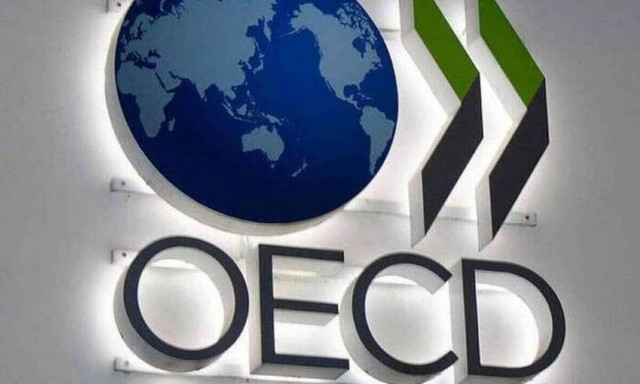 ΟΟΣΑ: H Ελλάδα είχε μία από τις μεγαλύτερες μειώσεις στη φορολογική επιβάρυνση μισθωτών το 2021