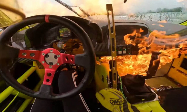 Αγωνιστικό για drift πιάνει φωτιά