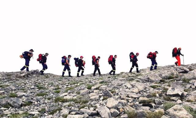 Όλυμπος: Σε εξέλιξη μεγάλη επιχείρηση για τη μεταφορά τραυματισμένου ορειβάτη