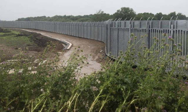 Σχέδιο για «ασπίδα» σε χερσαία σύνορα και νησιά - Η έρευνα για τις ΜΚΟ και τα μηνύματα Θεοδωρικάκου