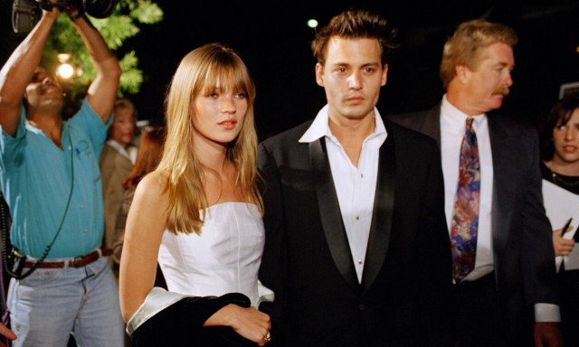 Κέιτ Μος-Τζόνι Ντεπ: Ο έρωτας που ξεκίνησε στα 90s και «συνεχίστηκε» λόγω... Άμπερ Χερντ