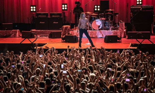 22 φωτογραφικά «κλικ» στην ιστορία του Release Athens