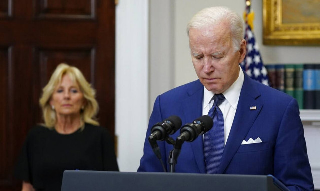 Μπάιντεν: Πότε για τ’ όνομα του Θεού, θα ορθώσουμε το ανάστημά μας μπροστά στο λόμπι των όπλων;