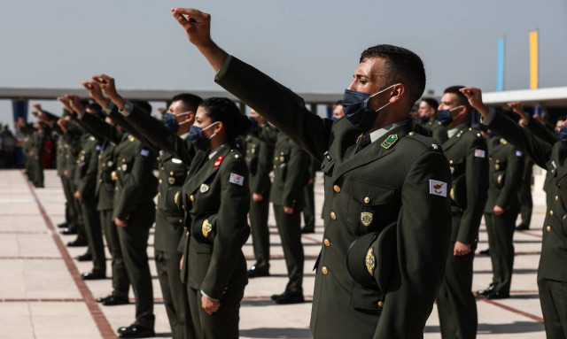 Πανελλήνιες 2022: Περισσότερες φέτος οι θέσεις εισακτέων στις στρατιωτικές σχολές