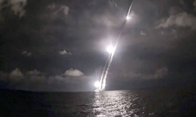 Νέα αντεπίθεση ετοιμάζει η Ρωσία στην Ουκρανία - Φορτώνει πυραύλους kalibr τα υποβρύχιά της