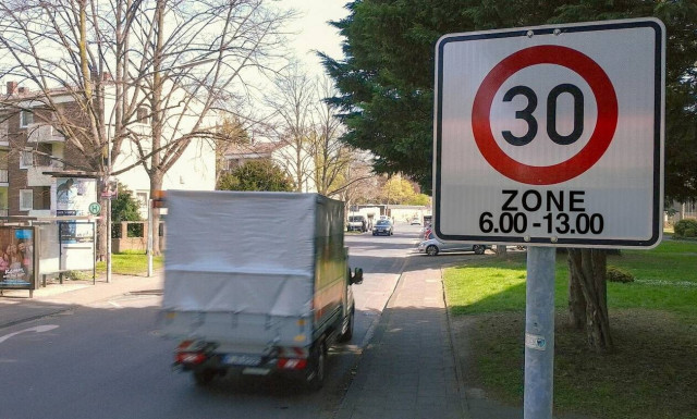 Ford: Δοκιμή τεχνολογίας γεωεντοπισμού για αυτόματη μείωση ταχύτητας