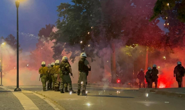 Θεσσαλονίκη: Πεδίο μάχης και πάλι το ΑΠΘ - Χημικά, μολότοφ και πέτρες
