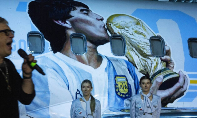 Ντιέγκο Μαραντόνα: Τα αποκαλυπτήρια του αεροπλάνου προς τιμήν του (photos)