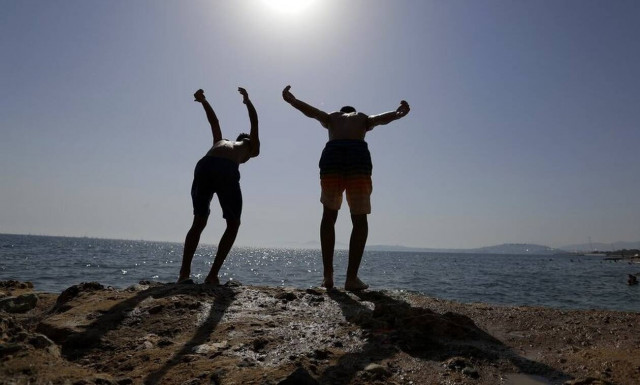 Καιρός: Με ζέστη, υγρασία και σκόνη η Πέμπτη - Πού θα φτάσει τους 37 βαθμούς η θερμοκρασία