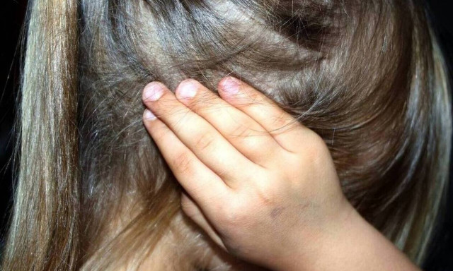 Λάρισα: Μητέρα καταγγέλλει ότι νηπιαγωγοί χτύπησαν την 3χρονη κόρη της