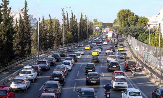 Κίνηση: Χαμηλές ταχύτητες στον Κηφισό – Καθυστερήσεις στην Αττική Οδό