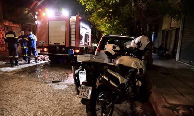 Φωτιά στους Αμπελόκηπους: Στις φλόγες ισόγειο εστιατόριο - Στην ταράτσα οι ένοικοι της πολυκατοικίας