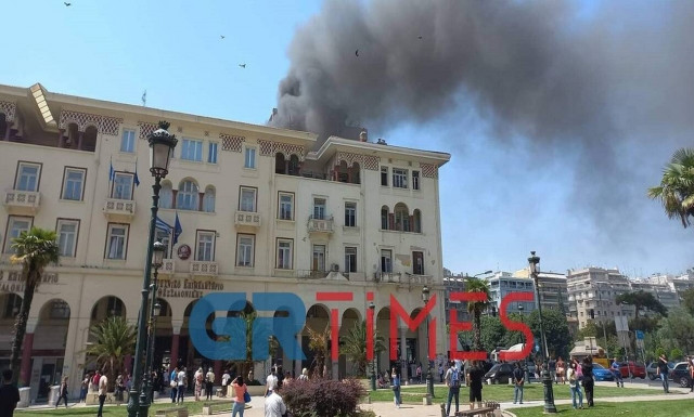 Θεσσαλονίκη: Δυο διασωληνωμένοι στο «Παπανικολάου» από τη φωτιά σε κτήριο - 44 απεγκλωβισμοί