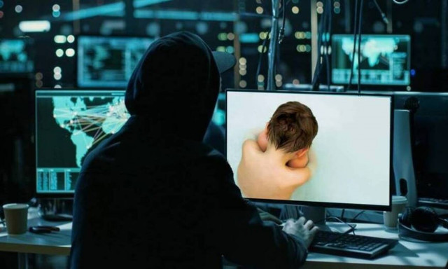 Συναγερμός στην Κύπρο για το διαδικτυακό bullying και την παιδική πορνογραφία (vid)