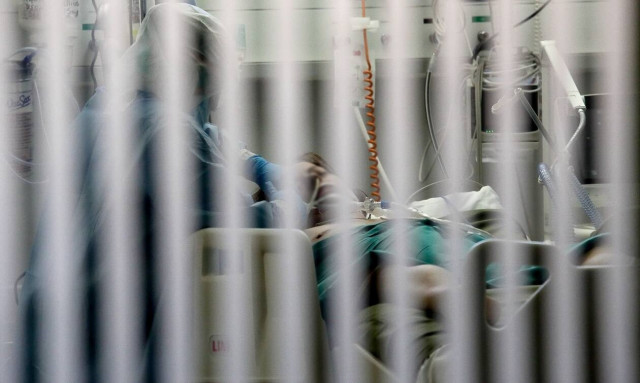 COVID-19: Περισσότερες παρενέργειες εμφάνισαν ασθενείς που έλαβαν δεξαμεθαζόνη έναντι βαρισιτινίμπης