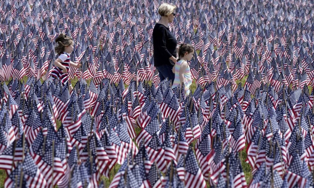 HΠΑ: Η χώρα τιμά την Ημέρα Μνήμης με μία «θάλασσα» απο σημαίες και επετειακές εκδηλώσεις