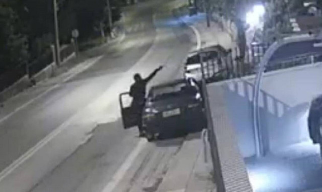 Τρόμος στο Πανόραμα Θεσσαλονίκης: Τον απείλησαν με όπλο έξω από το σπίτι του για να τον ληστέψουν