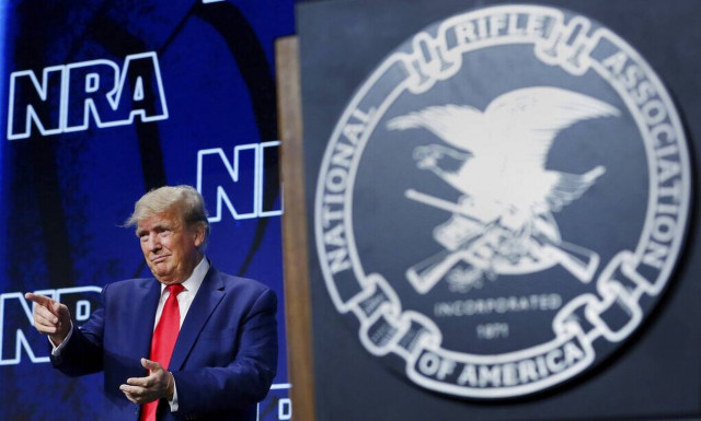 Τραμπ: Μήνυμα υποψηφιότητας για τις εκλογές του 2024 υπό τους ήχους του "Hold On I’m Coming"